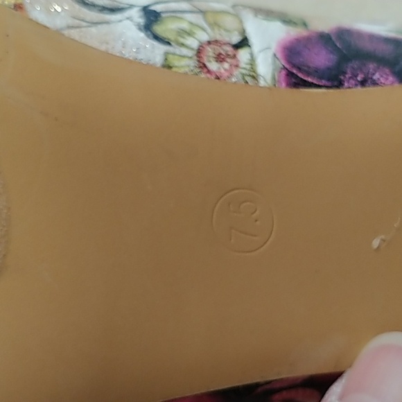 Bellini Women's Floral Gold Pumps Size 7.5M - Picture 9 of 9